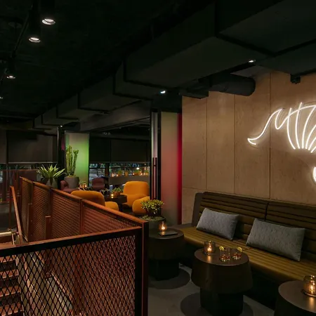 Moxy Downtown Los Angeles-3