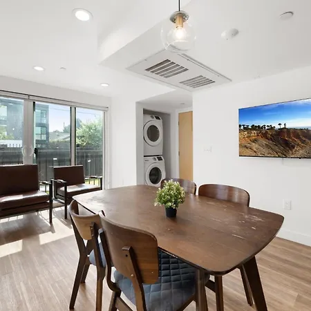 Charming Urban Retreat Near Usc In La- Private Room With Share Living Room With Kitchen-3