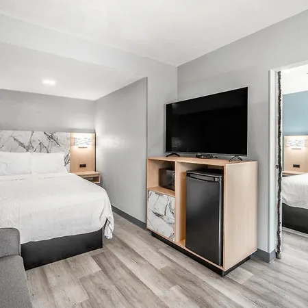 Pacific Inn And Suites-3