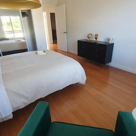 3 Bedroom Hollywood Gem-3