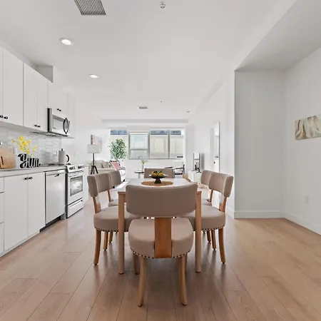 Stylish Downtown La Getaway - Prime Location On Wilshire Blvd! 2 Bedroom 1 Bath-2
