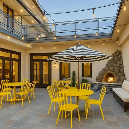 The Live Hotel-2