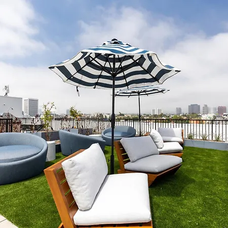 Westwood Penthouse 3 Bedroom 2 Bath W Gym, Balcony, Parking-2