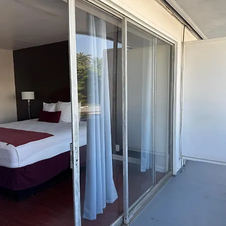 Holiday Lodge-2