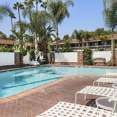 Best Western Plus Carriage Inn-3