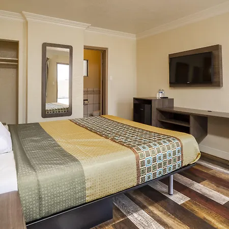 Economy Inn Hollywood-2