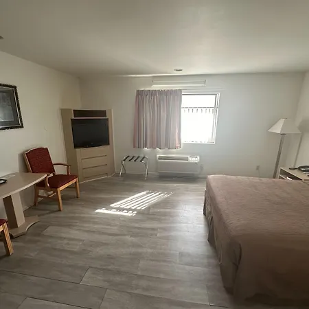 Jolly Roger Hotel-2