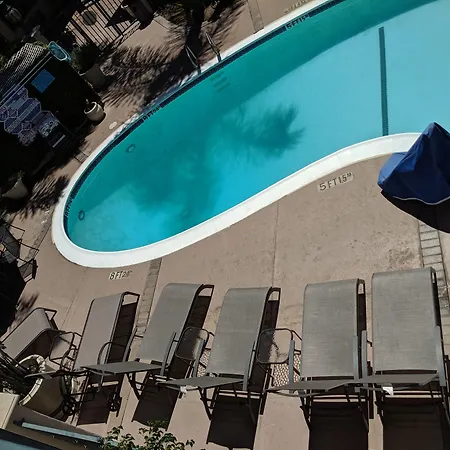 Tarzana Inn-2