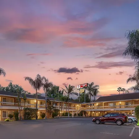 Best Western Plus Carriage Inn-2