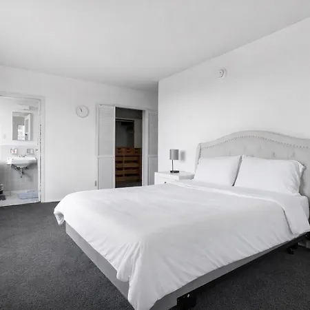 Spacious 2 Bedroom 2 Bathroom Unit Great Location-3