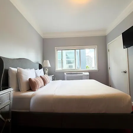 The Hotel Hollywood-2