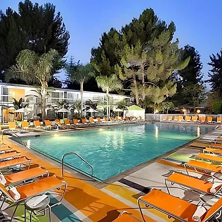 Sportsmen'S Lodge Hotel-2