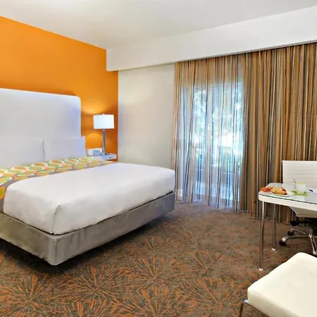 Sportsmen'S Lodge Hotel-2