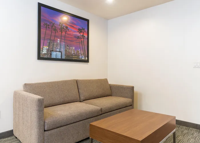 Hotels in Los AngelesHoliday Inn Express Hollywood Walk Of Fame By Ihg