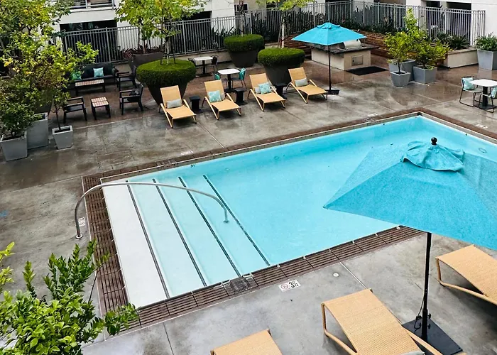 The Clouds Aparthotel Los Angeles