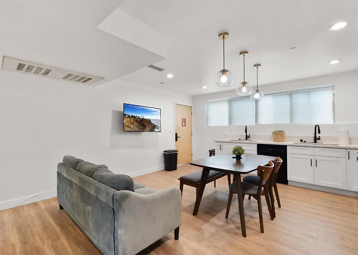 Charming Urban Retreat Near Usc In La- Private Room With Share Living Room With Kitchen Los Angeles