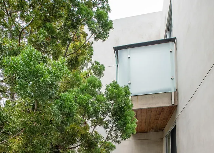 Sirtaj - Beverly Hills