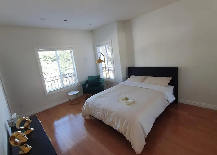 3 Bedroom Hollywood Gem Los Angeles
