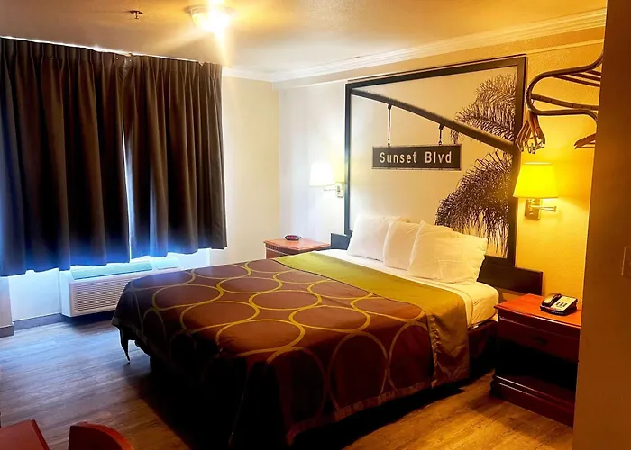 Super 8 By Wyndham Hollywood/La Area Motel Los Angeles