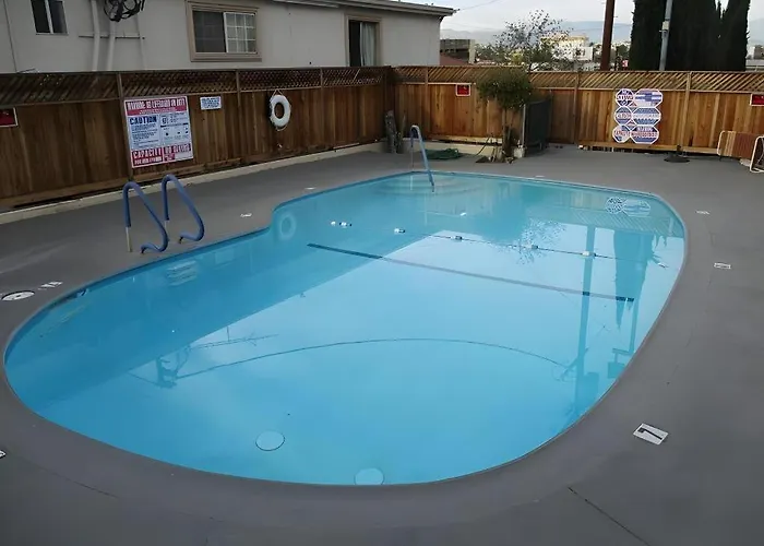 La Royal Viking Apartments Los Angeles